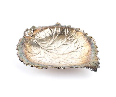 Fratelli Cacchione, Cestino italiano in argento 800/1000 a forma di foglia