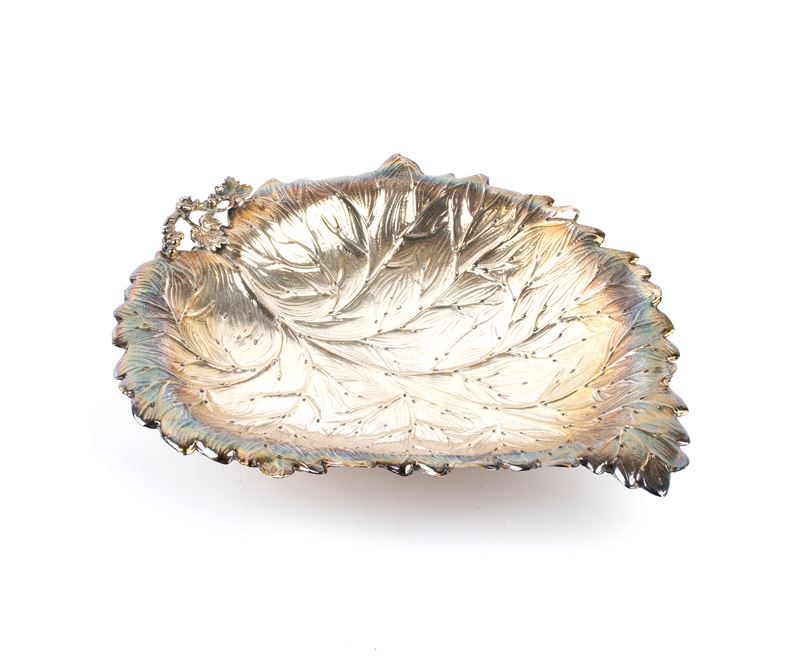 Fratelli Cacchione, Cestino italiano in argento 800/1000 a forma di foglia