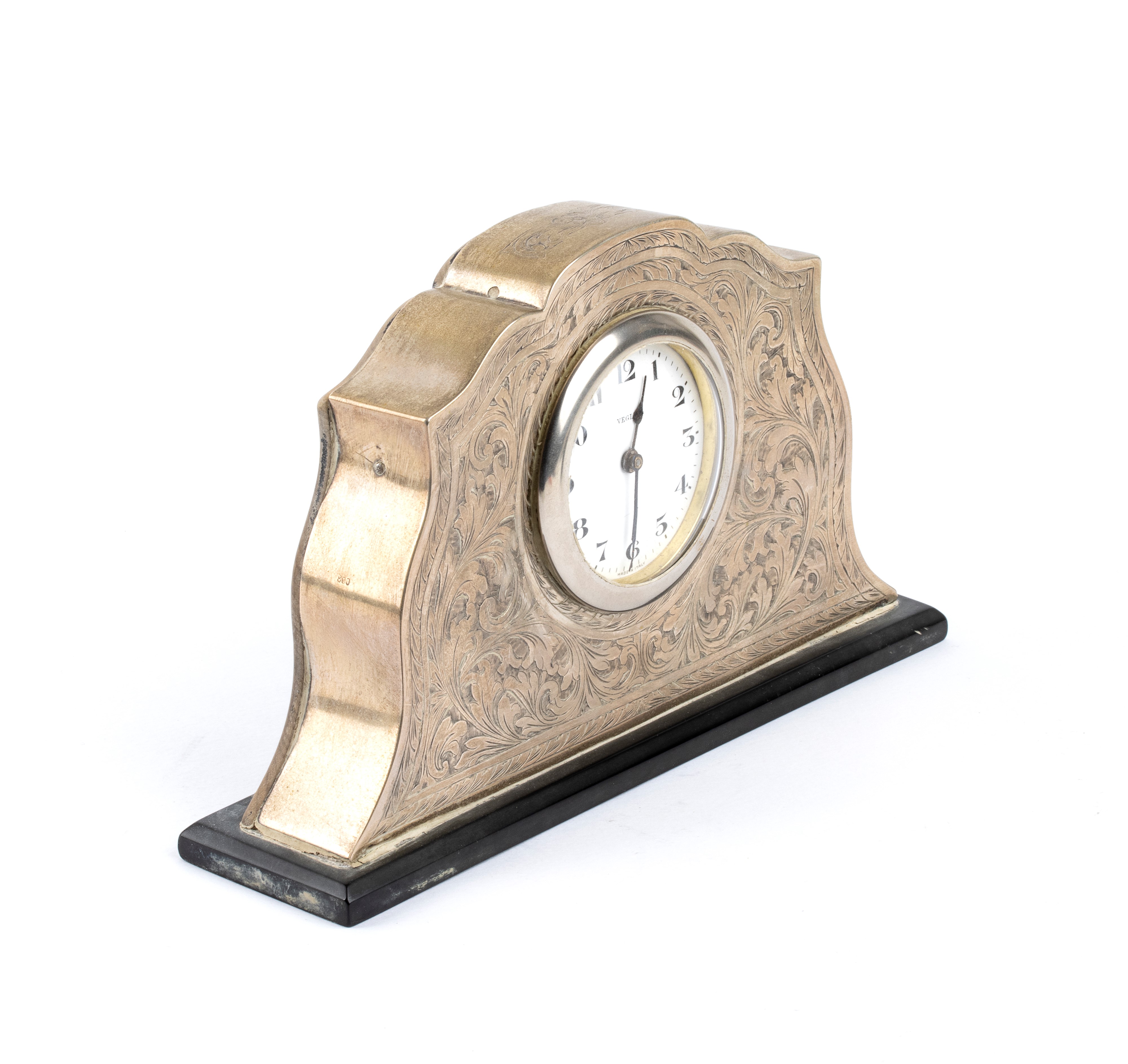 Orologio da tavolo italiano in argento 800/1000, incisioni vegetali