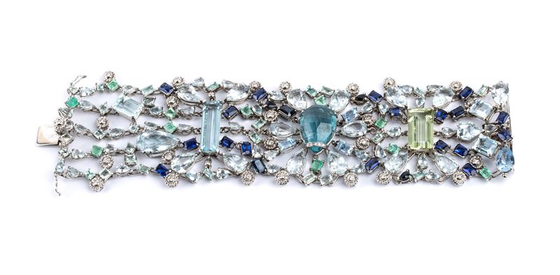Bracciale in oro con acquemarine, diamanti, zaffiri e smeraldi
