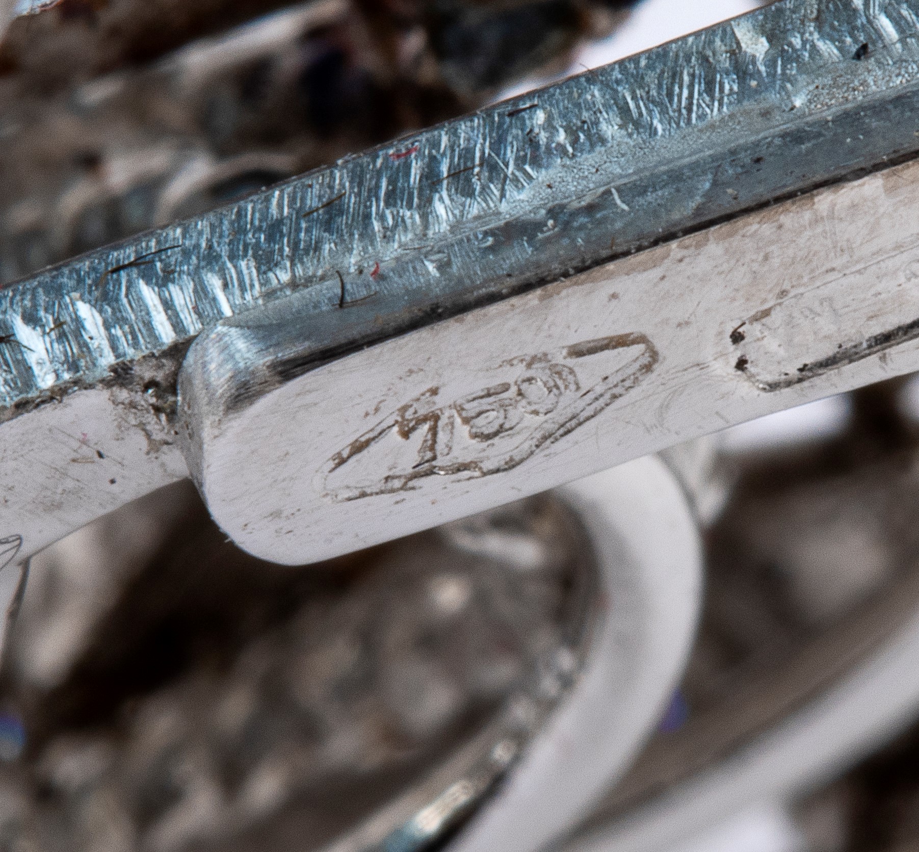 Demi parure composta da un anello ed un paio di orecchini in oro, diamanti ed acquemarine