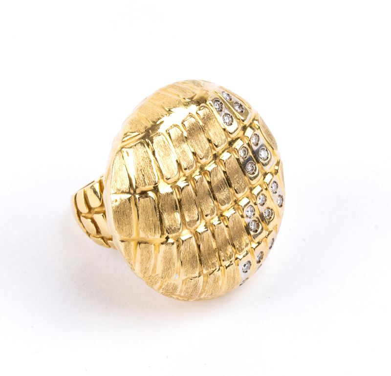 Anello in oro con diamanti