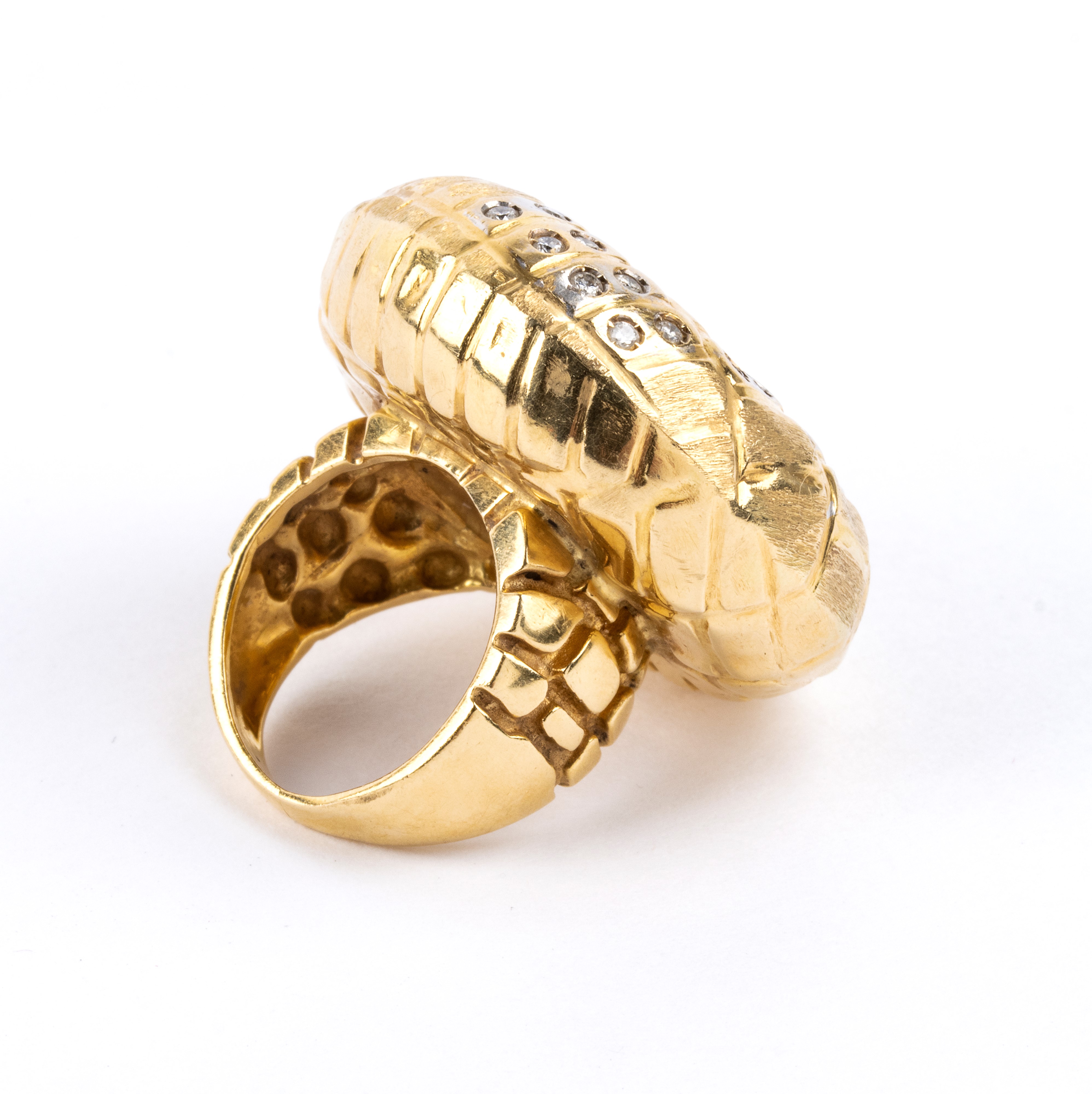 Anello in oro con diamanti