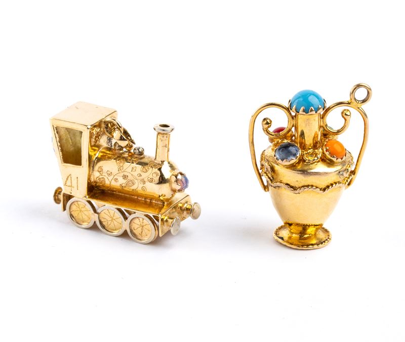 Coppia di pendenti in oro e pietre