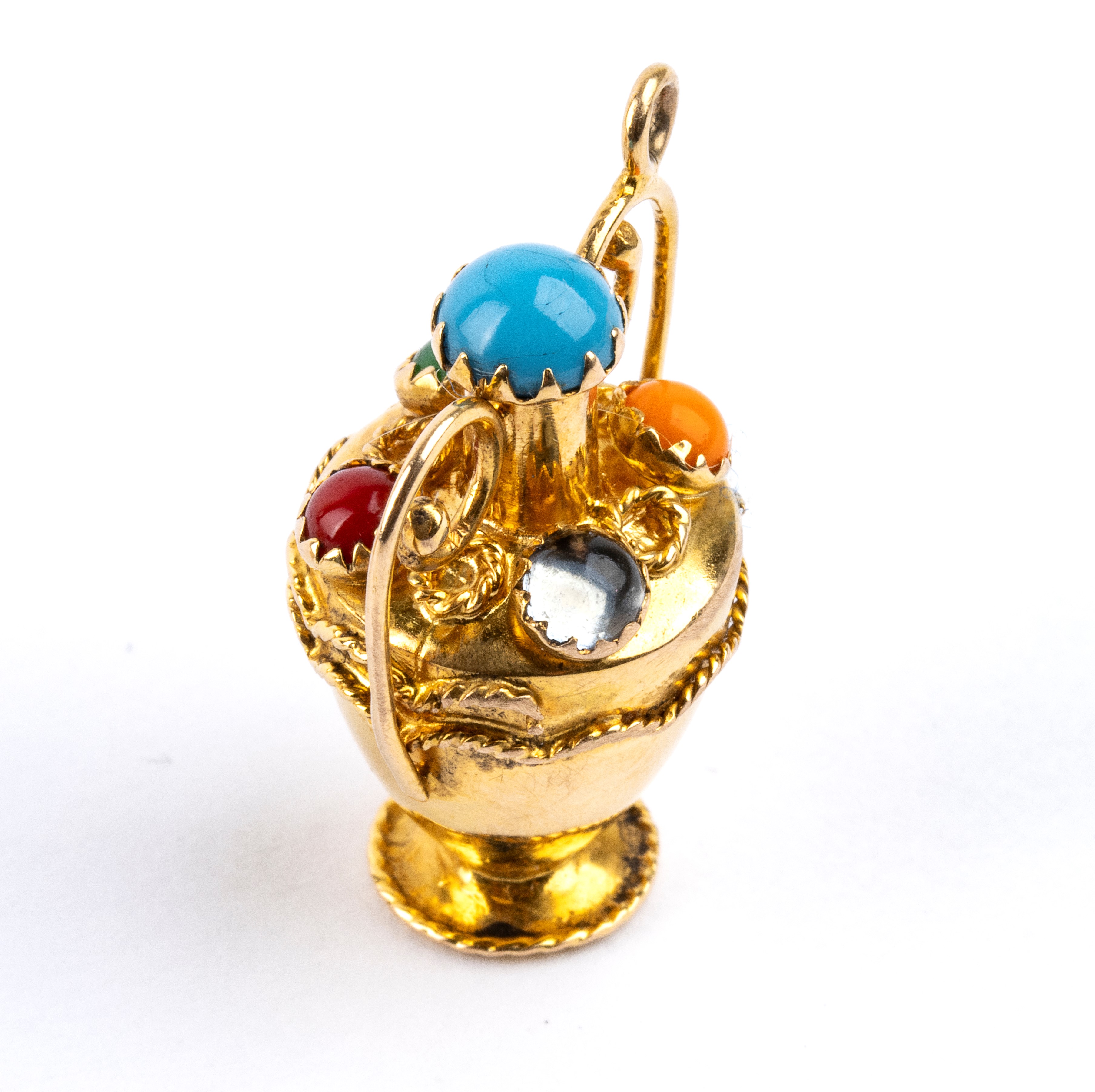 Coppia di pendenti in oro e pietre