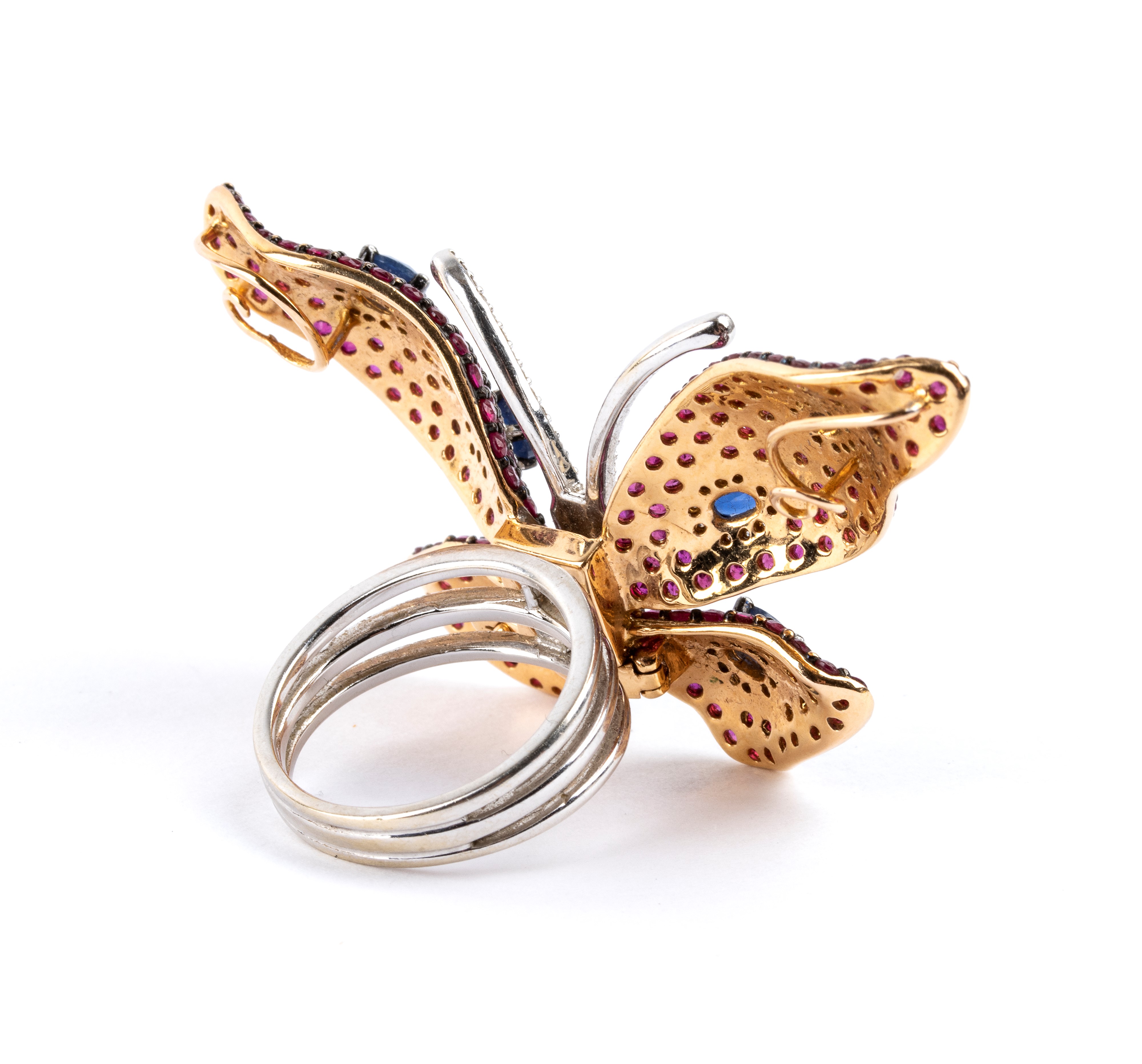 Anello - pendente in oro con diamanti, zaffiri e rubini