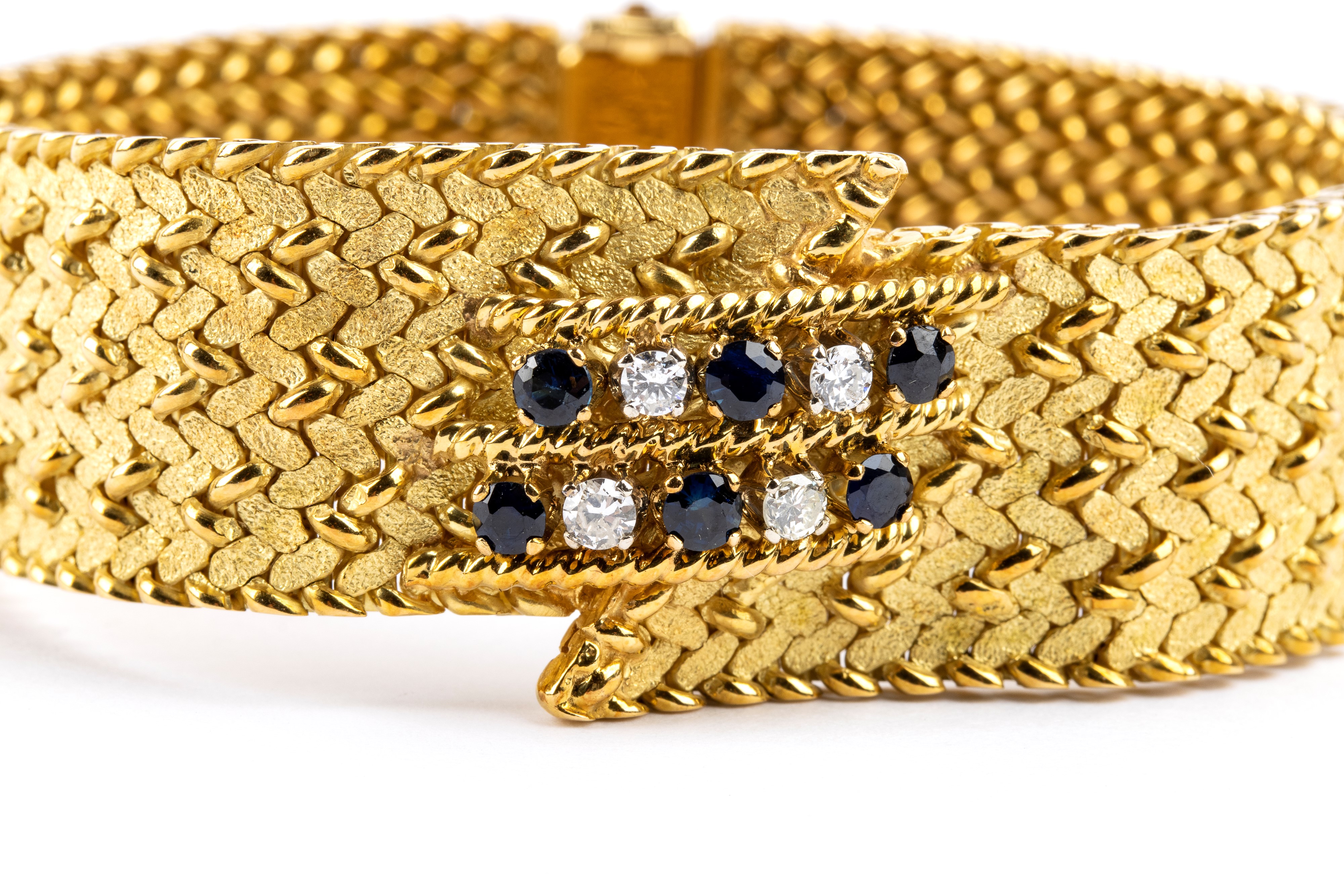 GUIDI ENNIO, Bracciale in oro 18k con diamanti e zaffiri a motivo a nastro