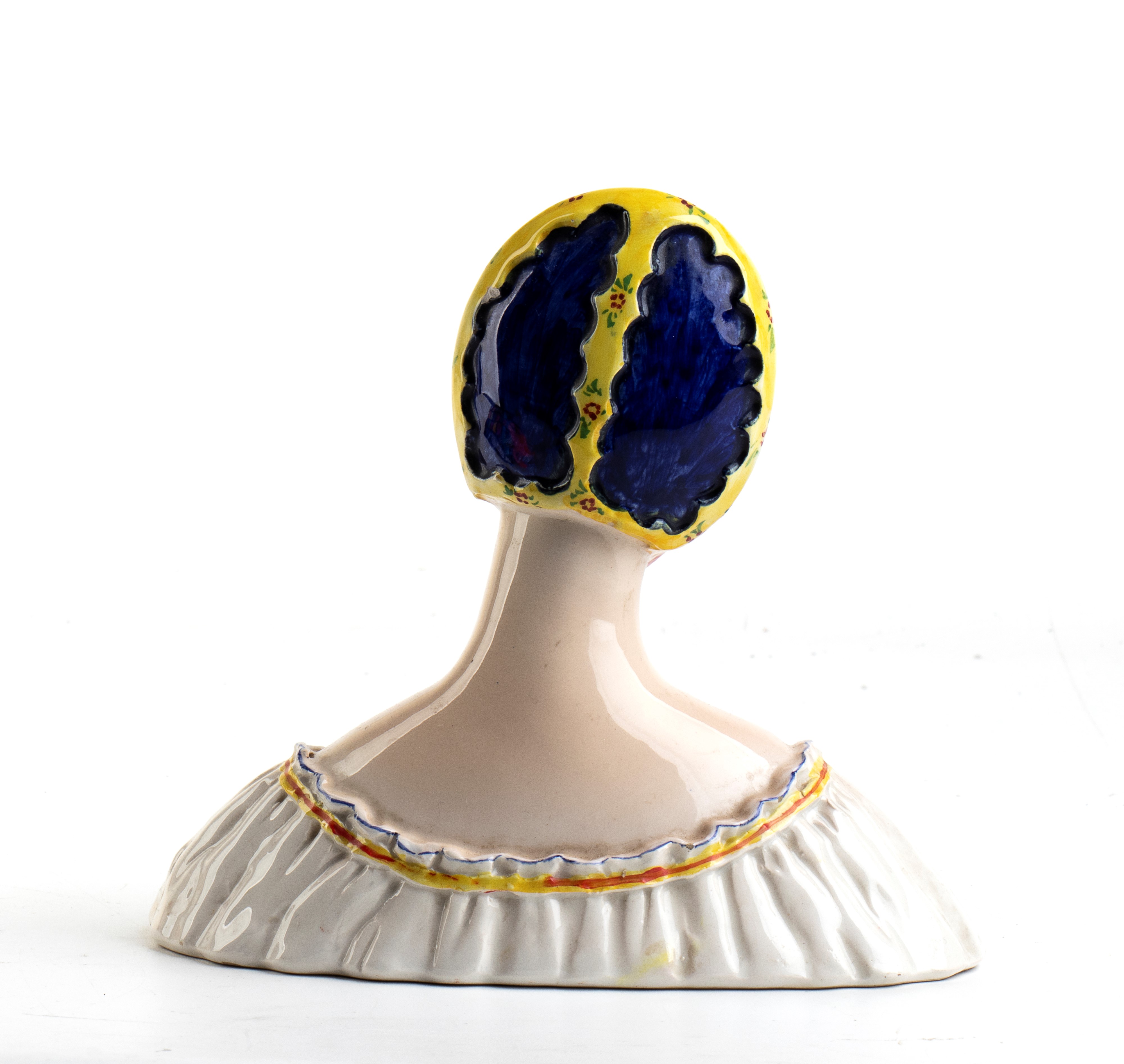 Portacenere con popolana in costume desulese