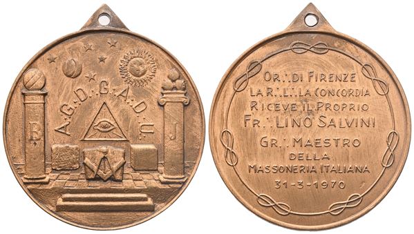 Medaglia Or. Di Firenze, La R. L. "La Concordia" Riceve Il Proprio Fr. Lino Salvini Gr. Maestro Della Massoneria Italiana, 31/3/1970 (41 mm)  - Asta MASSONICA  Medaglie, Distintivi e Gioielli di Loggia  dai primi dell'800 al tardo ‘900 - Bertolami Fine Art - Casa d'Aste