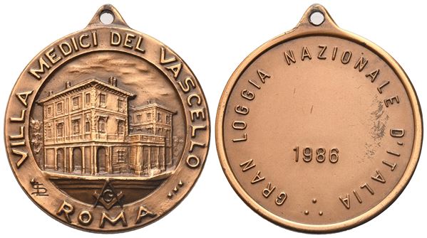 Medaglia Gran Loggia Nazionale D'Italia, Villa Medici Del Vascello, 1986, AE (31 mm)  - Auction MASONIC MEDALS & JEWELS From the Early 19th to the Late 20th Century - Bertolami Fine Art - Casa d'Aste