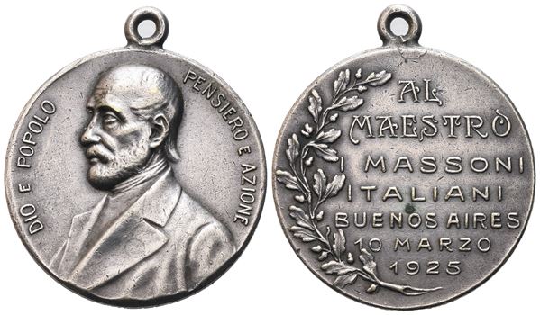 Medaglia "Al Maestro" I massoni Italiani, Buenos Aires 10 Marzo 1925 (28,5 mm)  - Auction MASONIC MEDALS & JEWELS From the Early 19th to the Late 20th Century - Bertolami Fine Art - Casa d'Aste