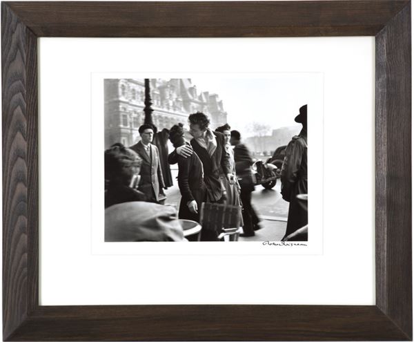 ROBERT DOISNEAU - Le baiser de l’Hotel de Ville