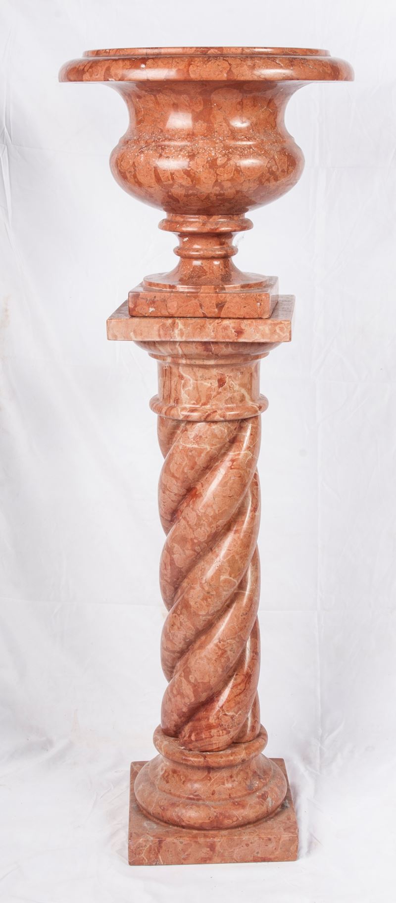 Vaso a Campana con Colonna Tortile Come Basamento