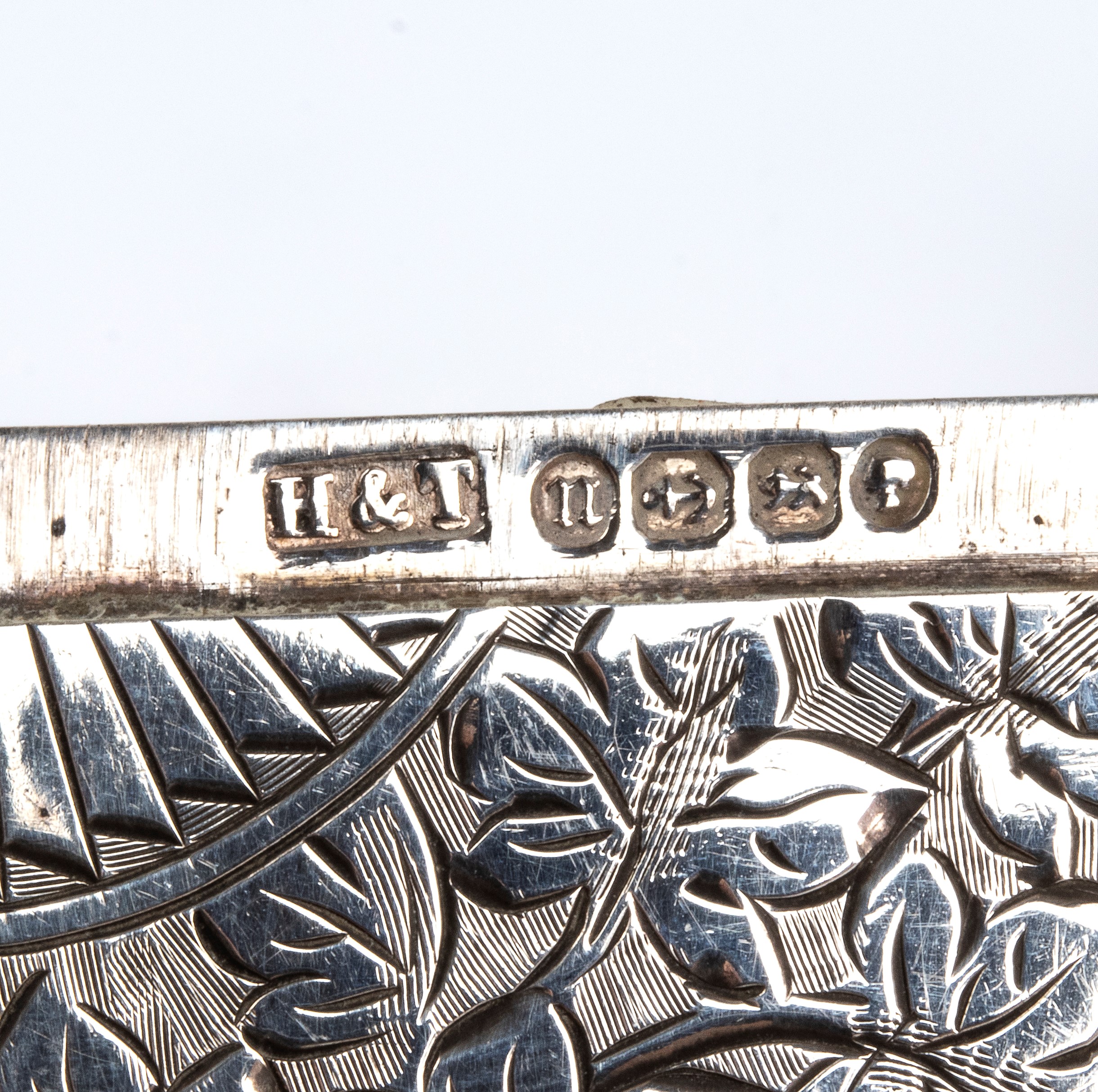 Gruppo di cinque portabiglietti, un portafiammiferi e un posacenere