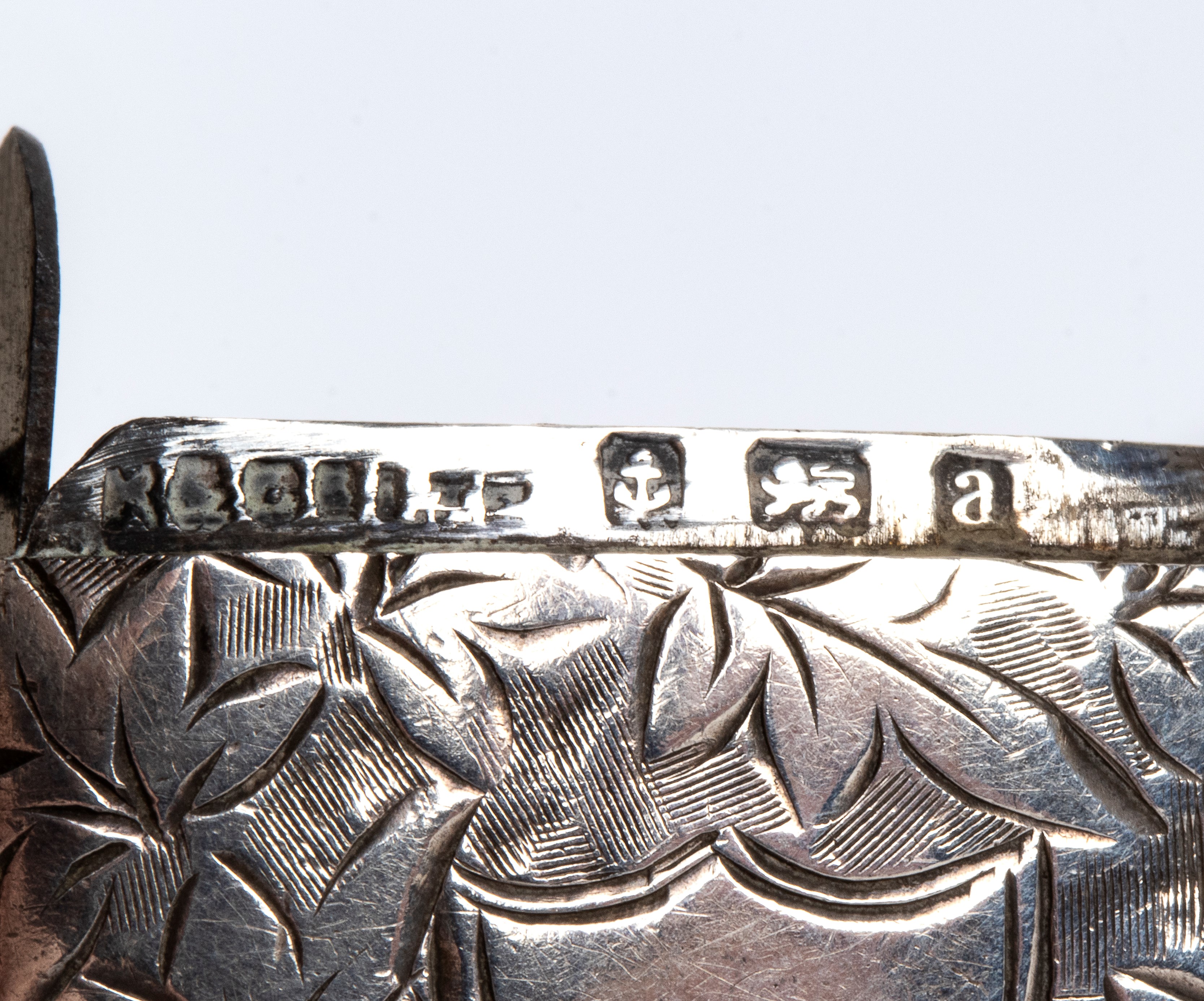 Gruppo di cinque portabiglietti, un portafiammiferi e un posacenere