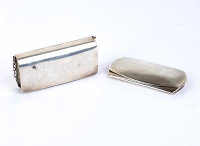 Argento 925/1000, Portaocchiali e portamonete con incisioni e decorazione a ragnatela