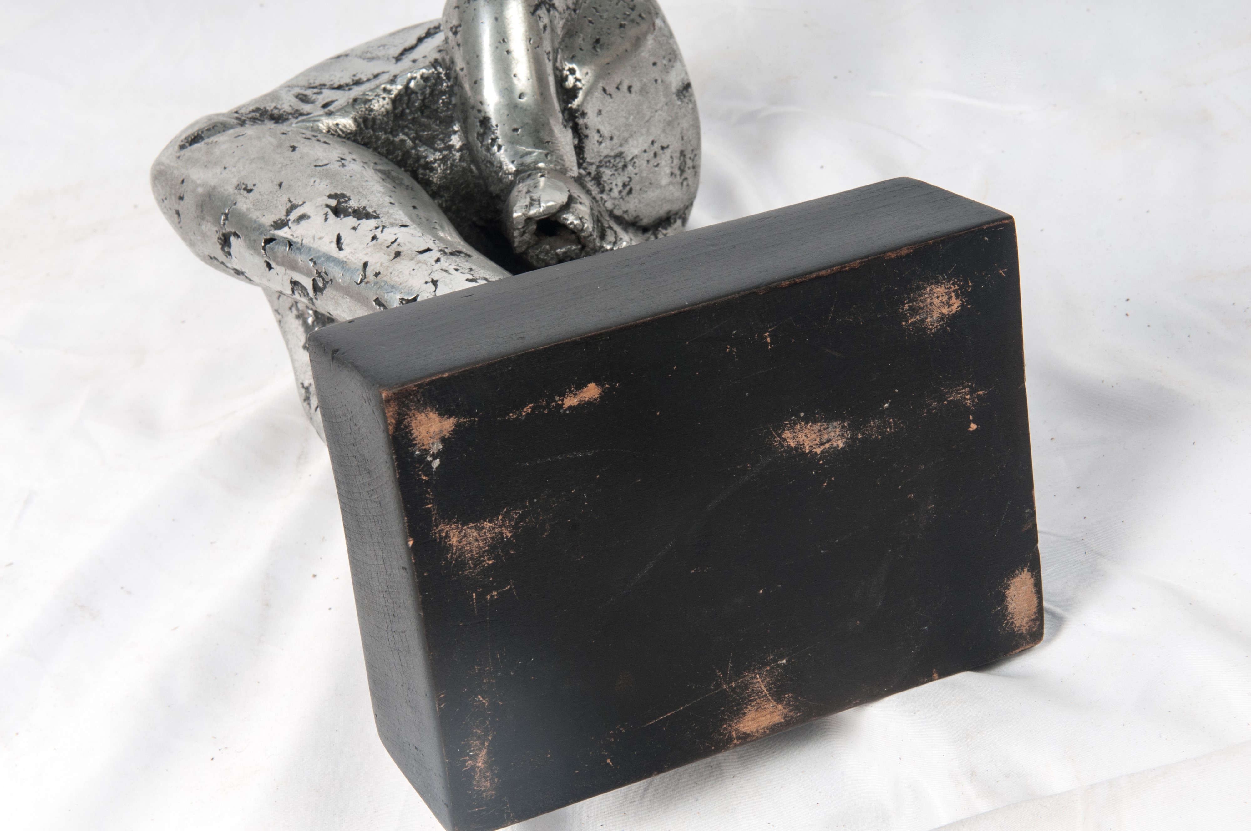 Senza titolo, scultura a tutto tondo in alluminio