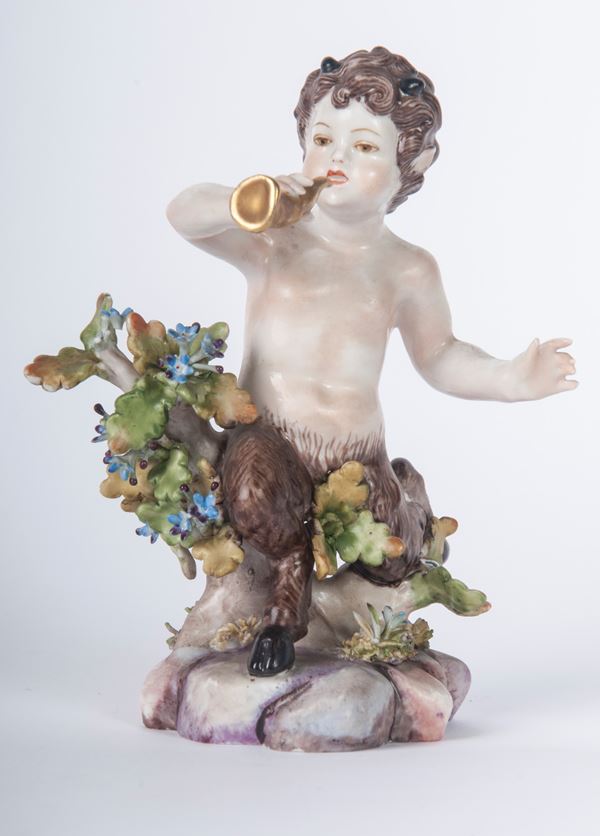 Satiro che suona, scultura in porcellana