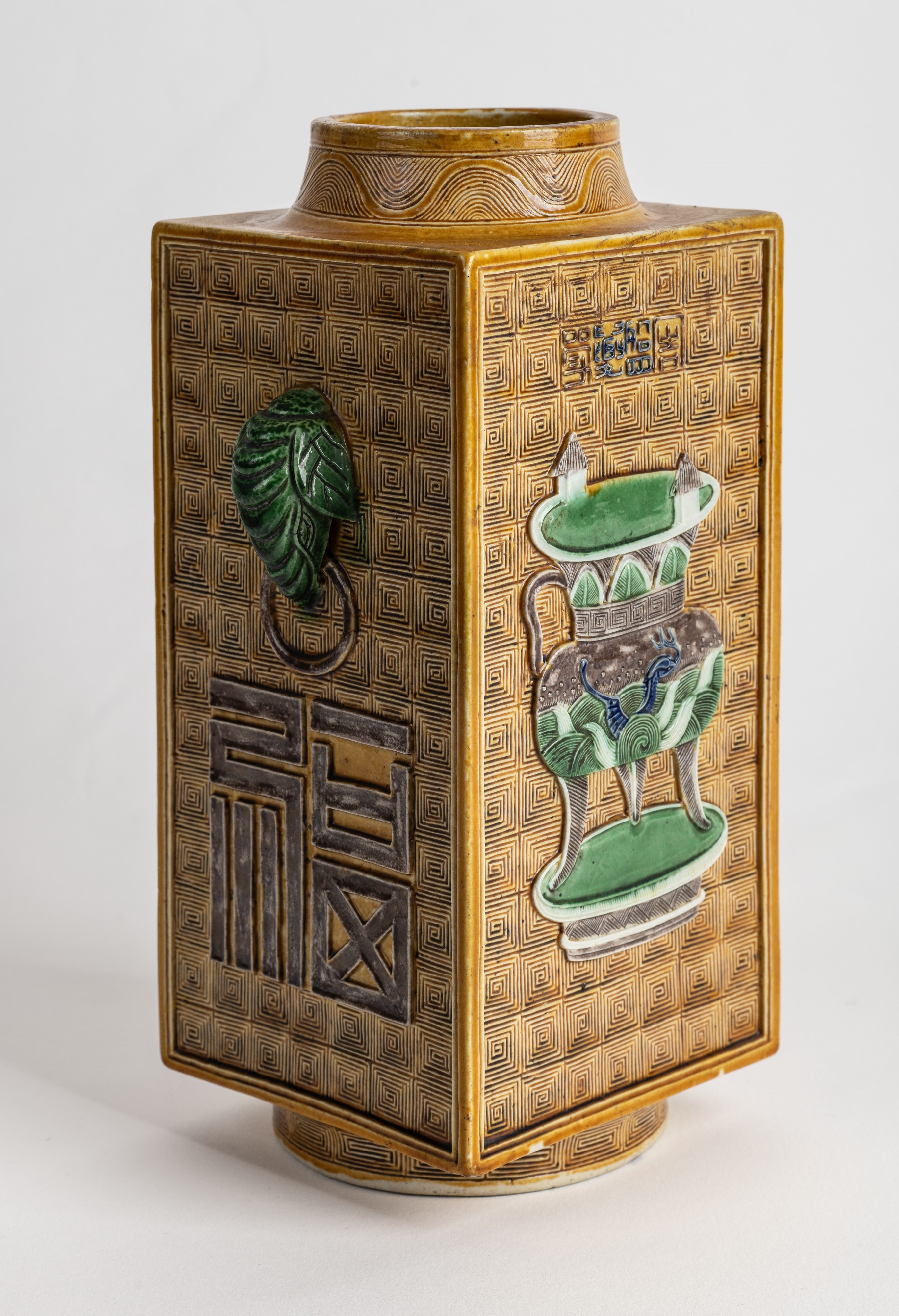 Vaso Cong in porcellana invetriata color senape