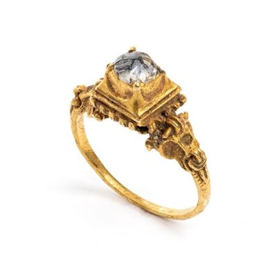 Italia (XV secolo), Anello rinascimentale in oro cesellato con cristallo di rocca