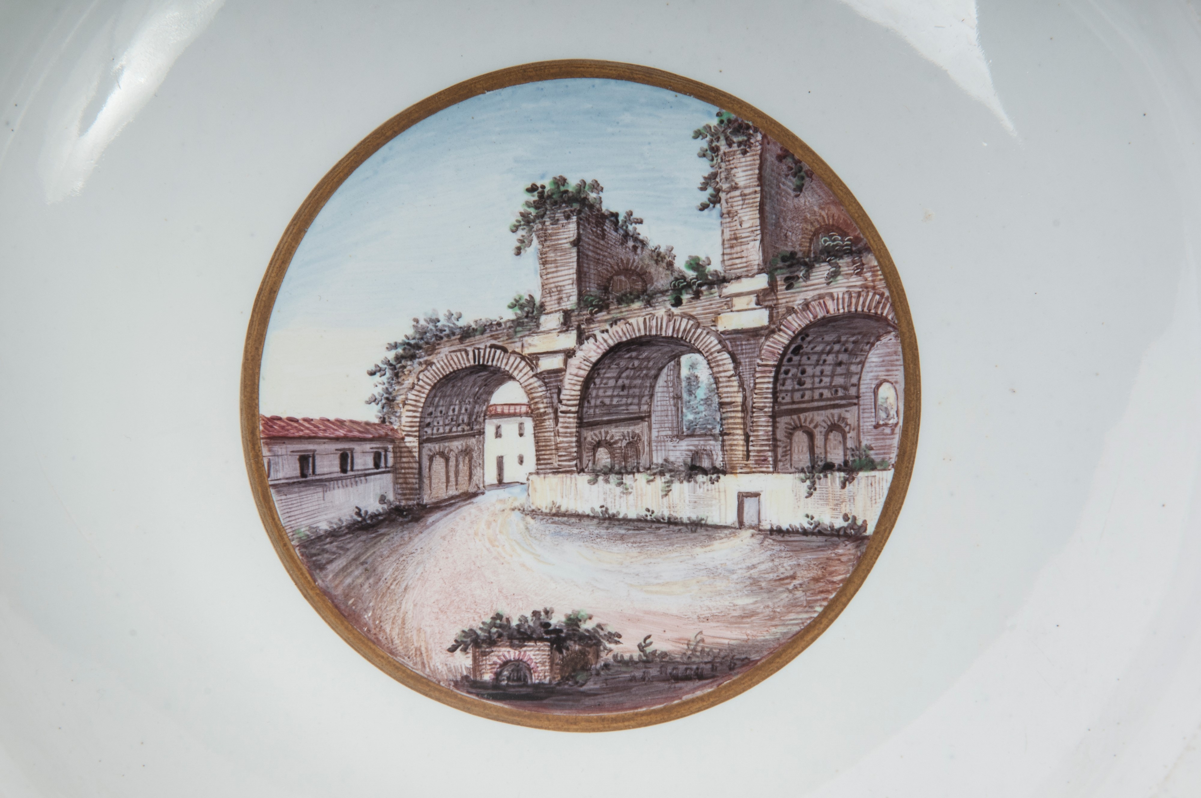 Lotto di quattro scodelle in porcellana.