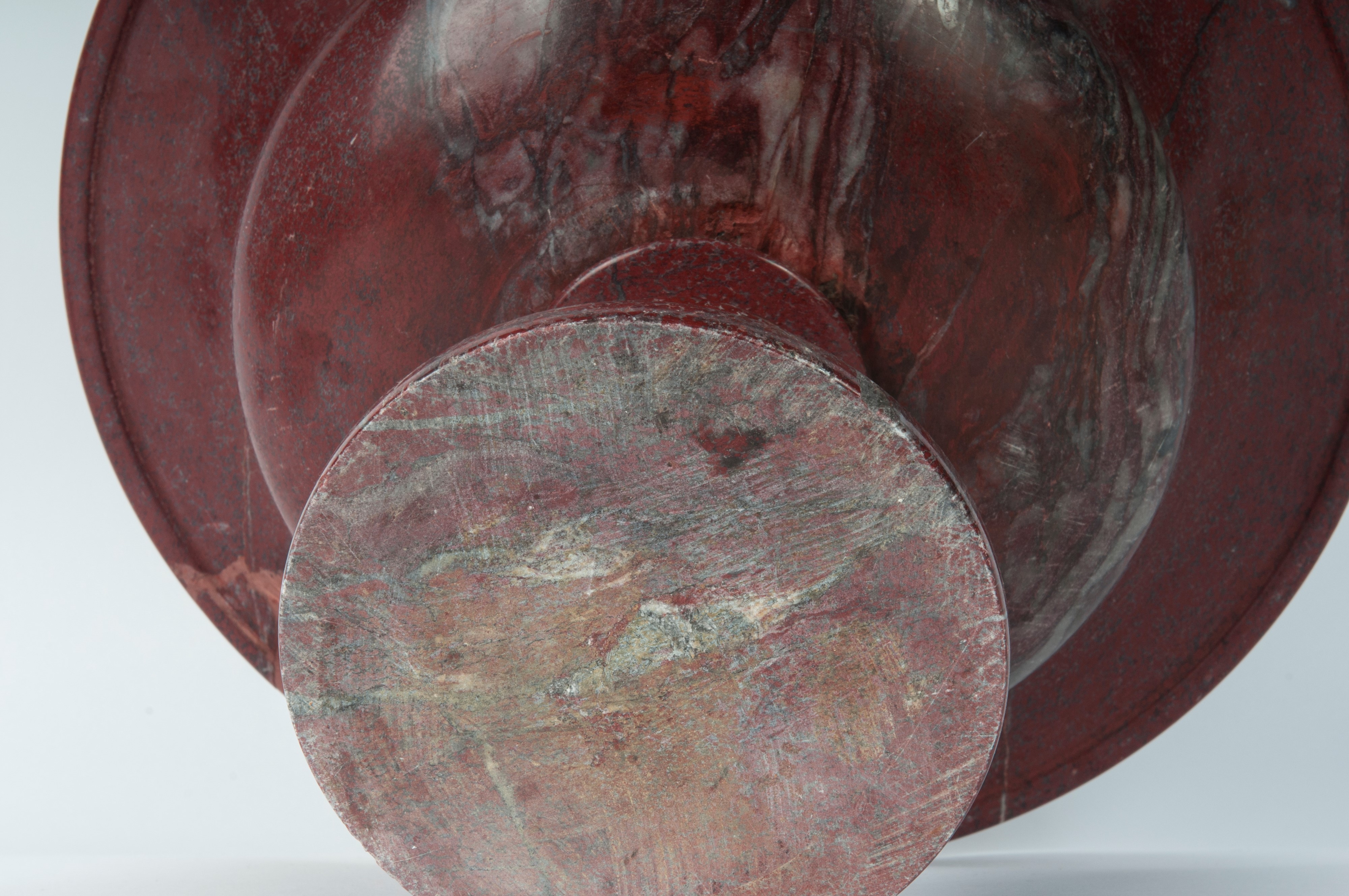 Centrotavola a bacile in diaspro rosso di Sicilia