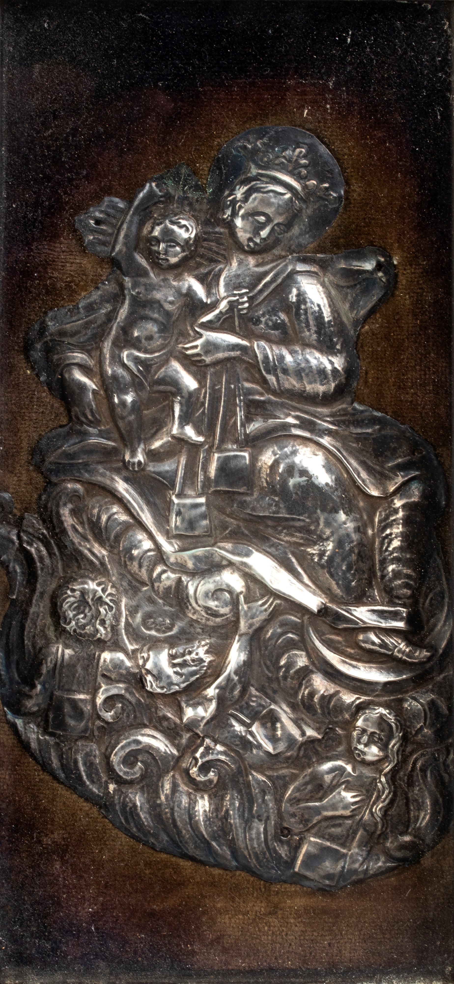 Placchetta italiana in argento raffigurante la Madonna con Bambino