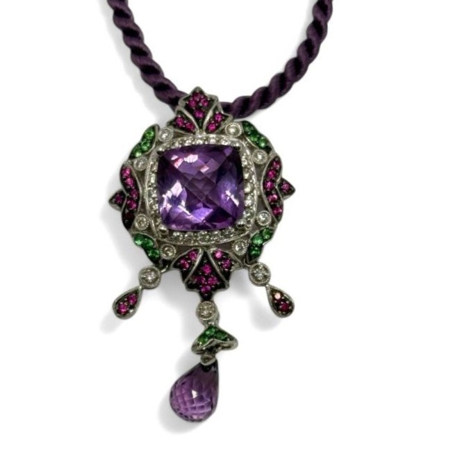 Girocollo con pendente, oro bianco 14K, ametista, tsavoriti, rubini e diamanti