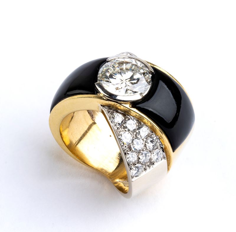 Anello in oro, diamanti e smalti