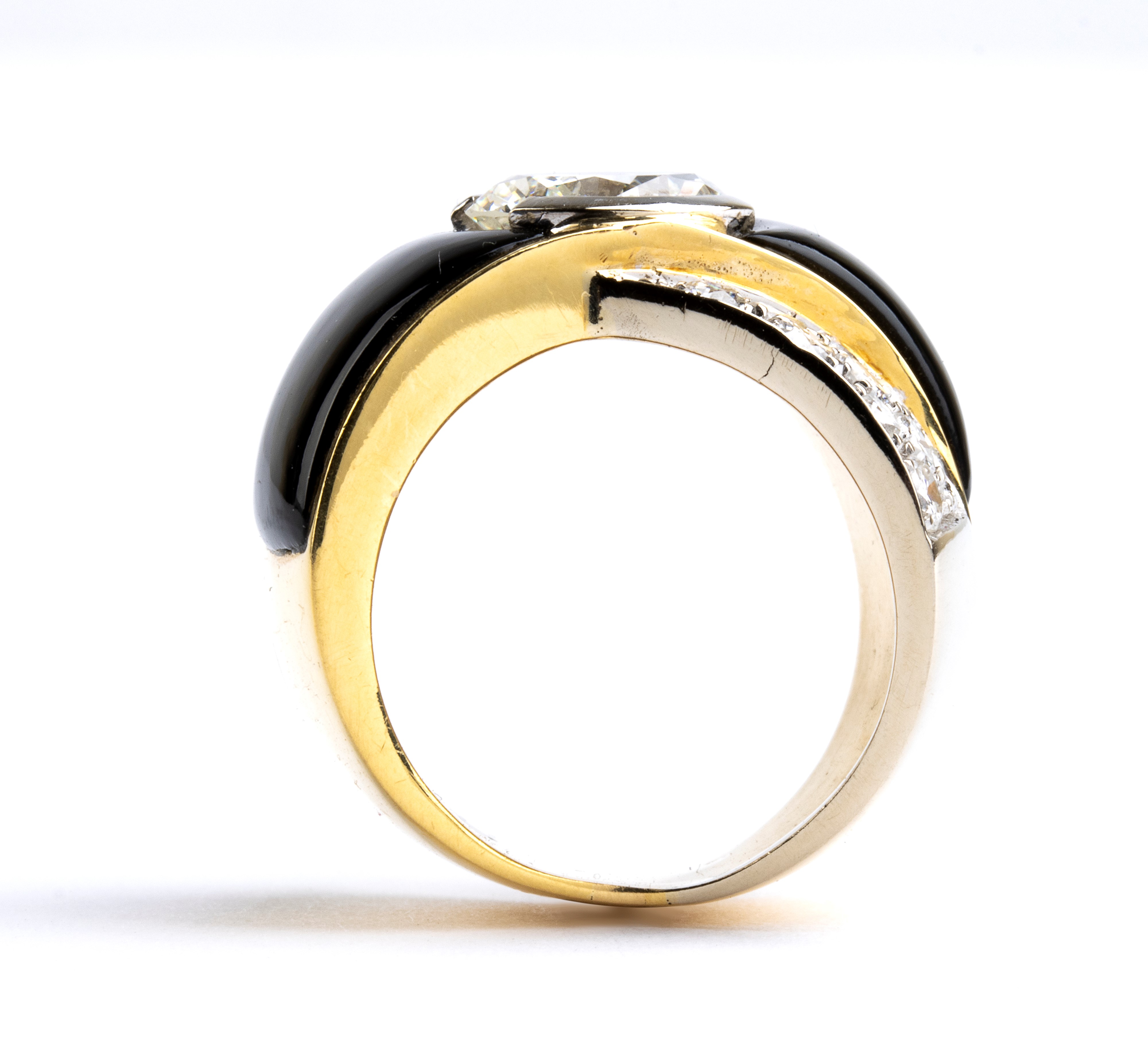 Anello in oro, diamanti e smalti