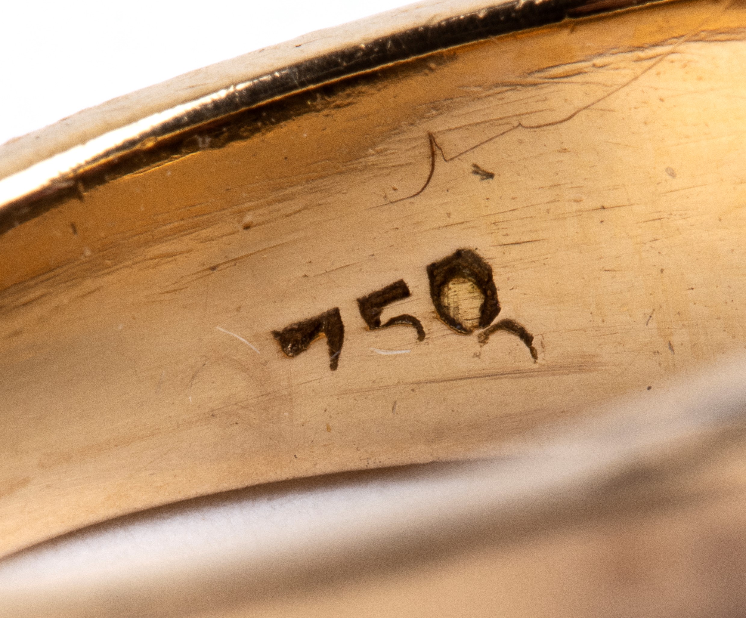 Anello in oro giallo 18k e argento con quattro rubini