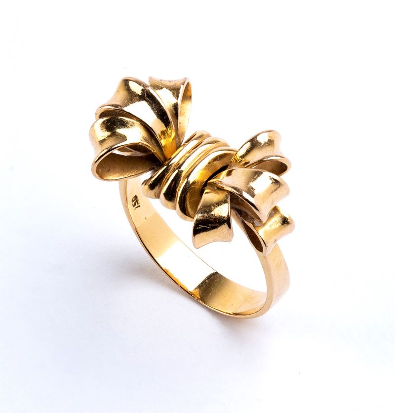 Anello in oro giallo 18k a forma di fiocco, punzonato 750