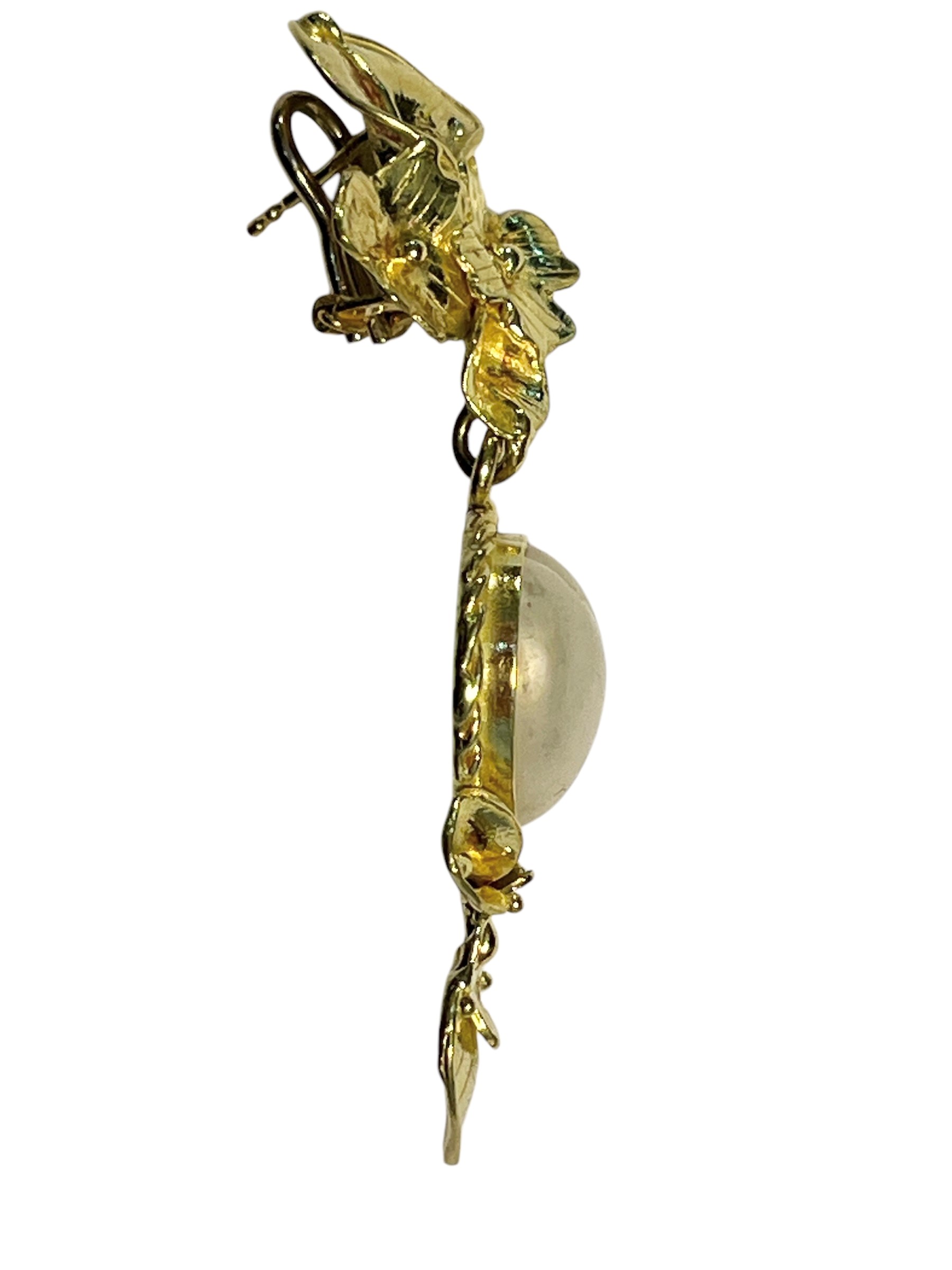 Orecchini, montatura in oro giallo 18k con perle Mabè a forma di cuore