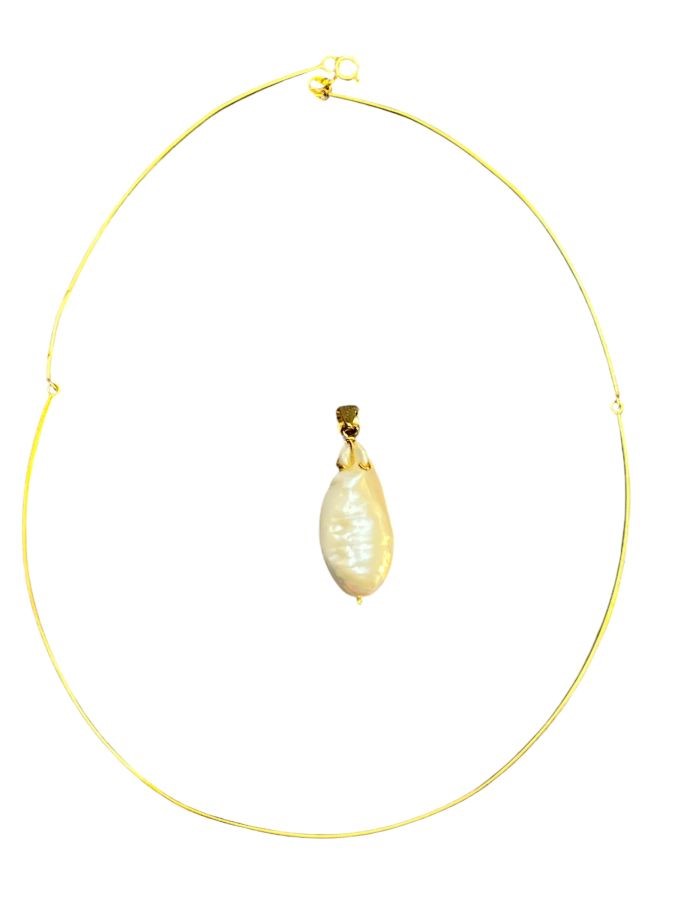 Girocollo in oro giallo 18k con perla scaramazza e piccolo diamante