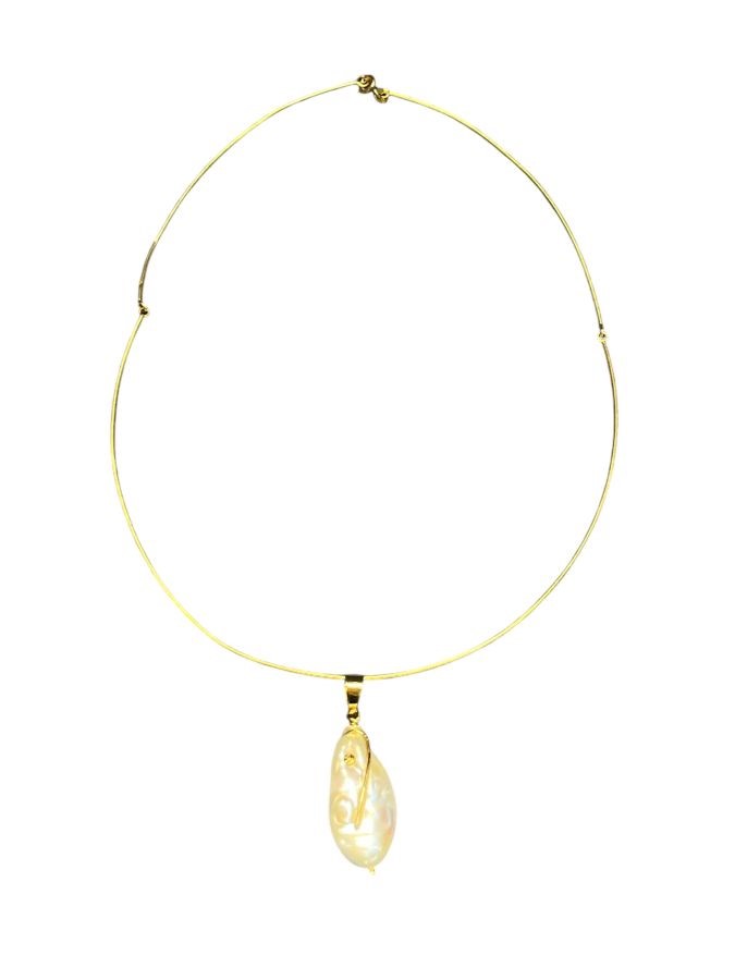 Girocollo in oro giallo 18k con perla scaramazza e piccolo diamante