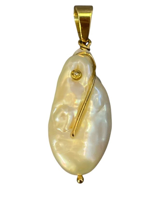 Girocollo in oro giallo 18k con perla scaramazza e piccolo diamante