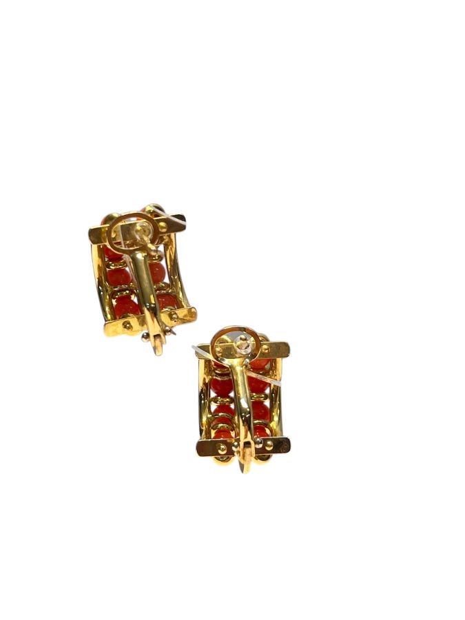 Paio di orecchini, oro 18k e corallo Mediterraneo (Corallum Rubrum)
