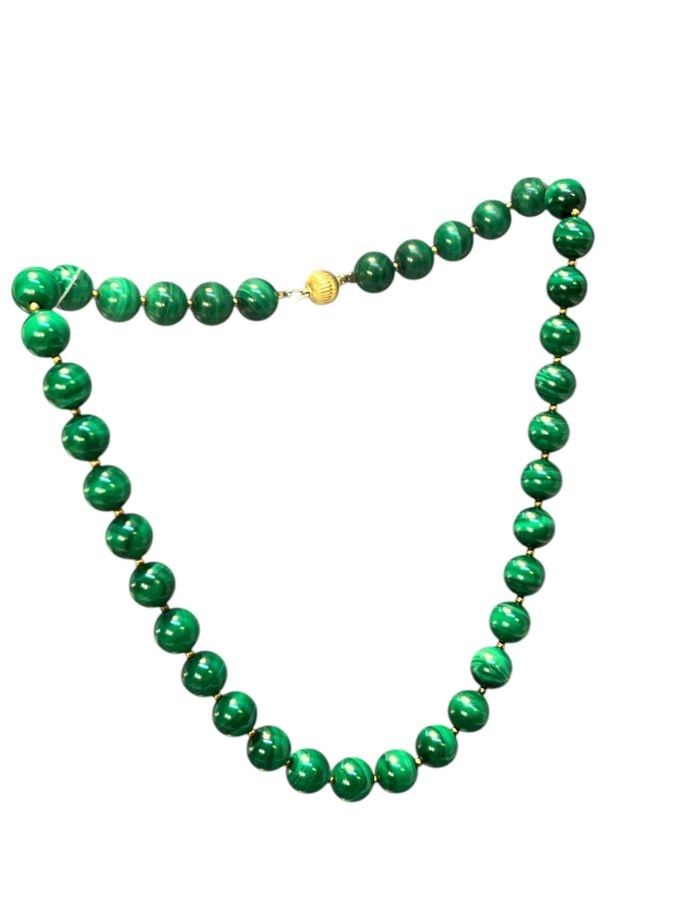 Collana in oro giallo 18k con fili di sfere in malachite