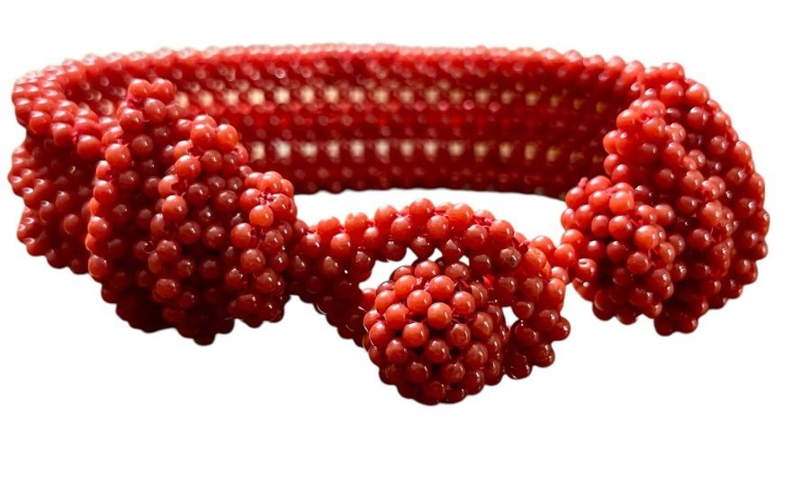 Bracciale in corallo Mediterraneo (Corallium rubrum), a maglia tessuta