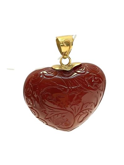 Pendente a forma di cuore con corniola, incisioni floreali