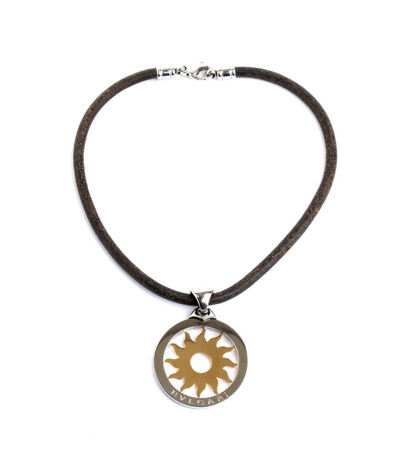 Collezione Tondo: girocollo in cuoio con pendente in acciaio ed oro