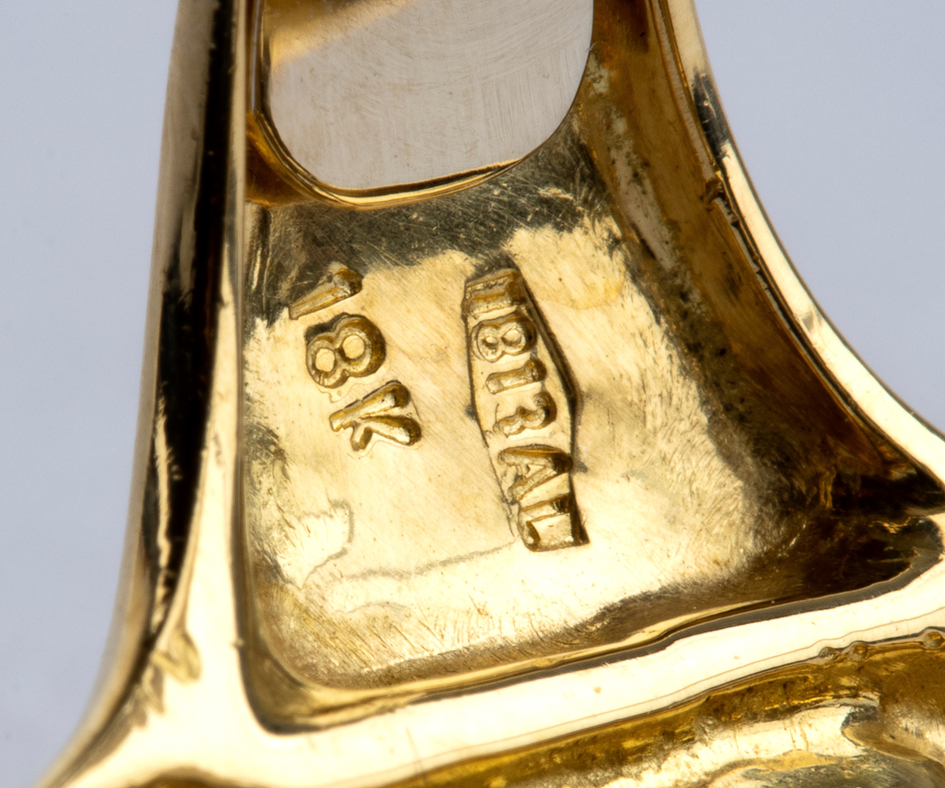 Anello in oro con corallo e diamanti