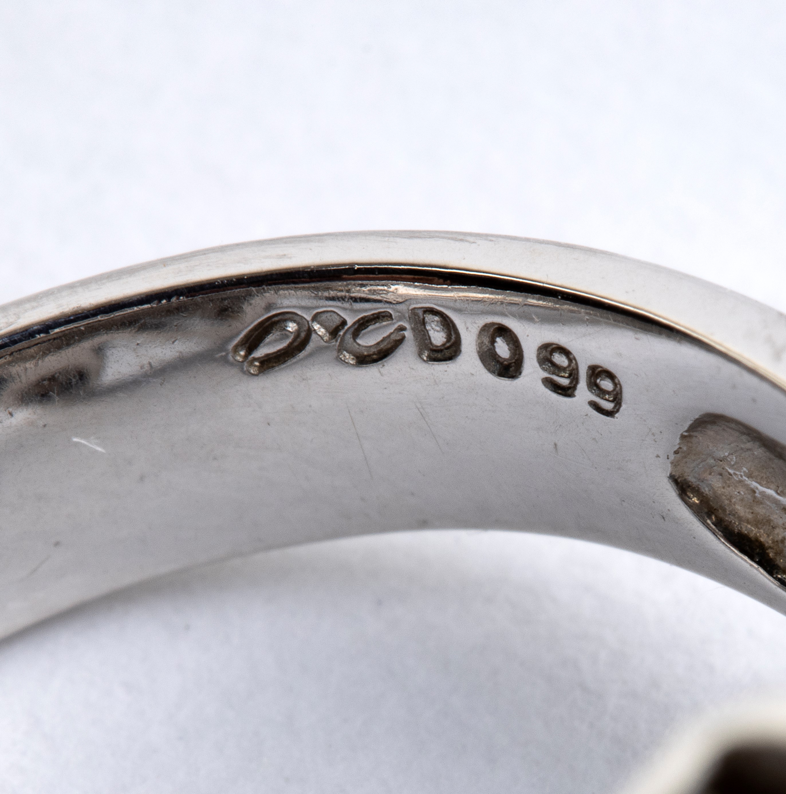Anello in oro bianco 18k con diamanti, motivo a steli e fiori