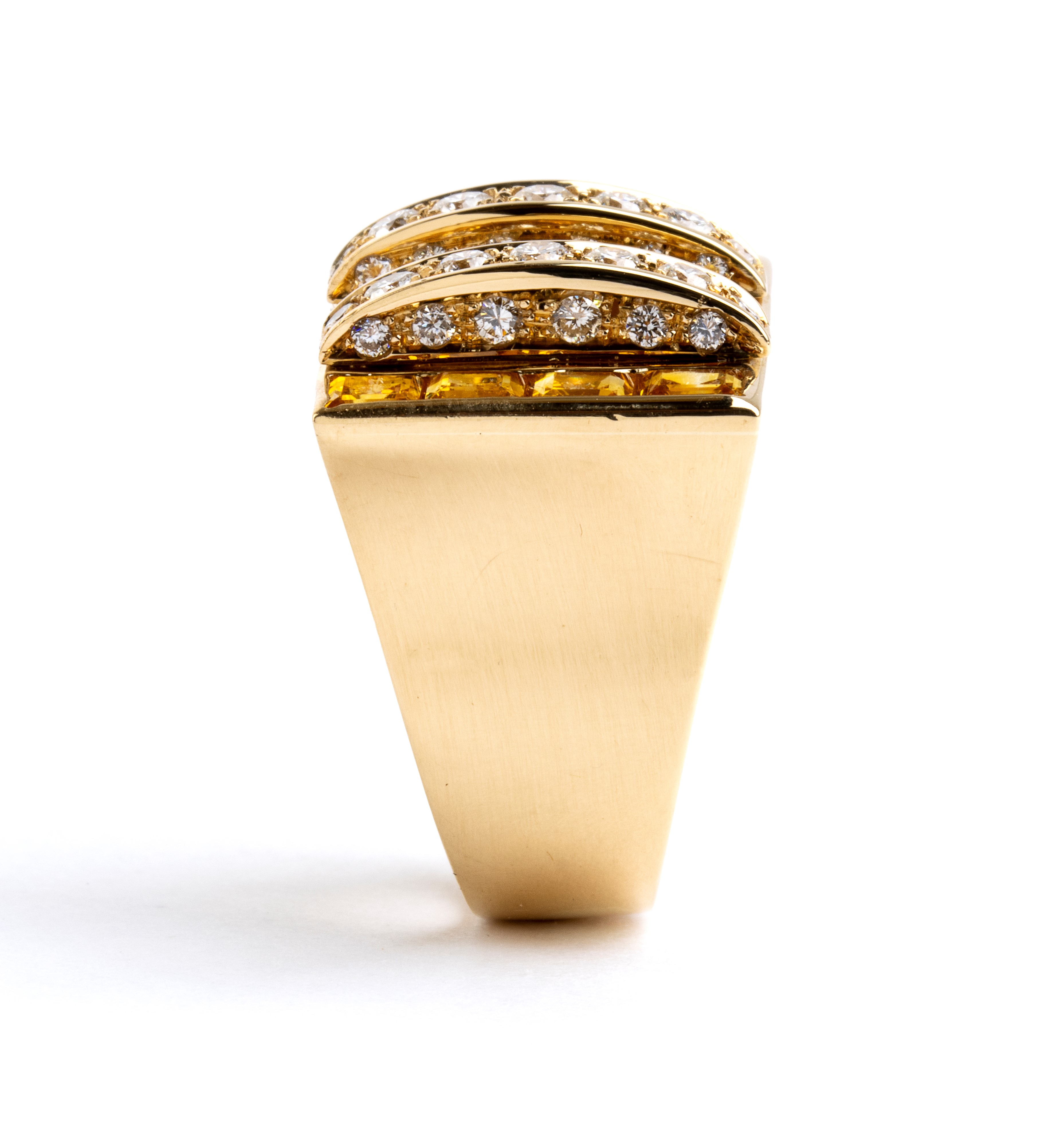 Anello in oro con quarzi citrini e diamanti