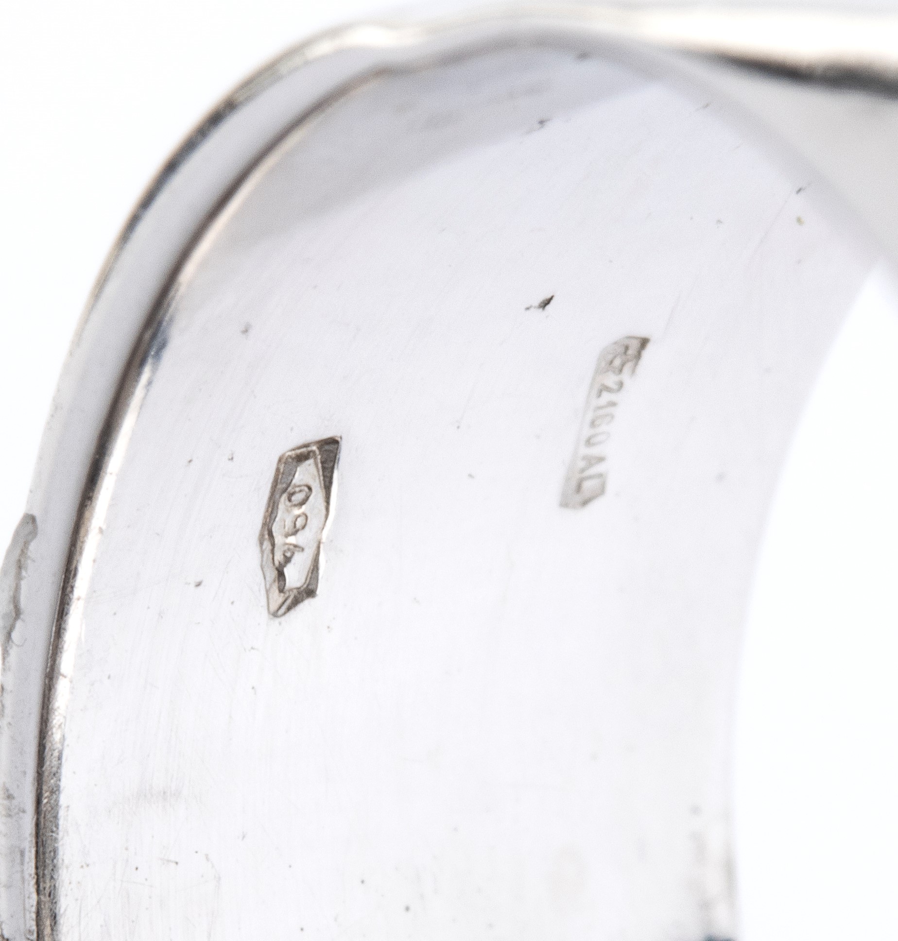 Anello a fascia in oro con diamanti