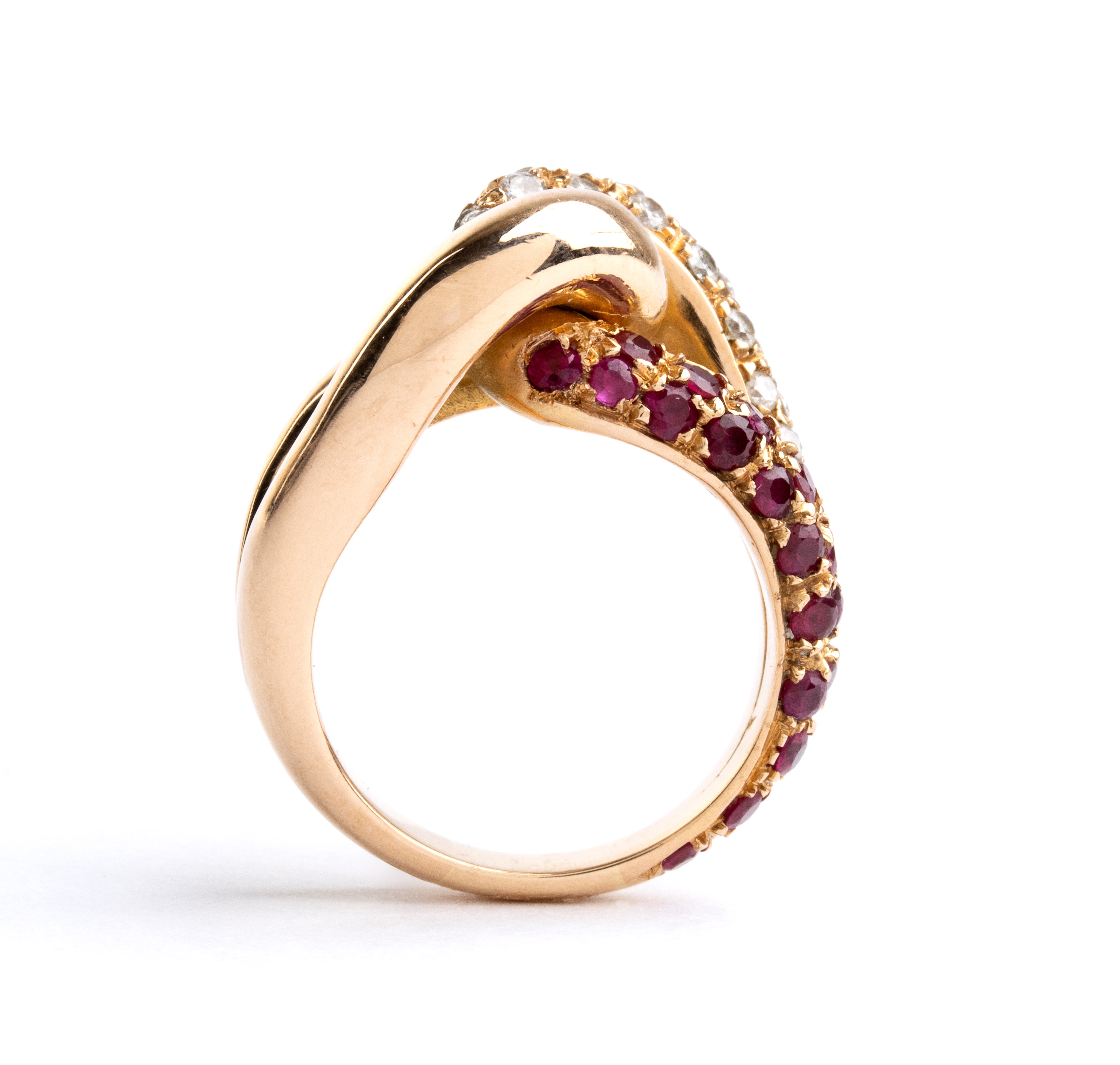 Anello in oro, diamanti e rubini