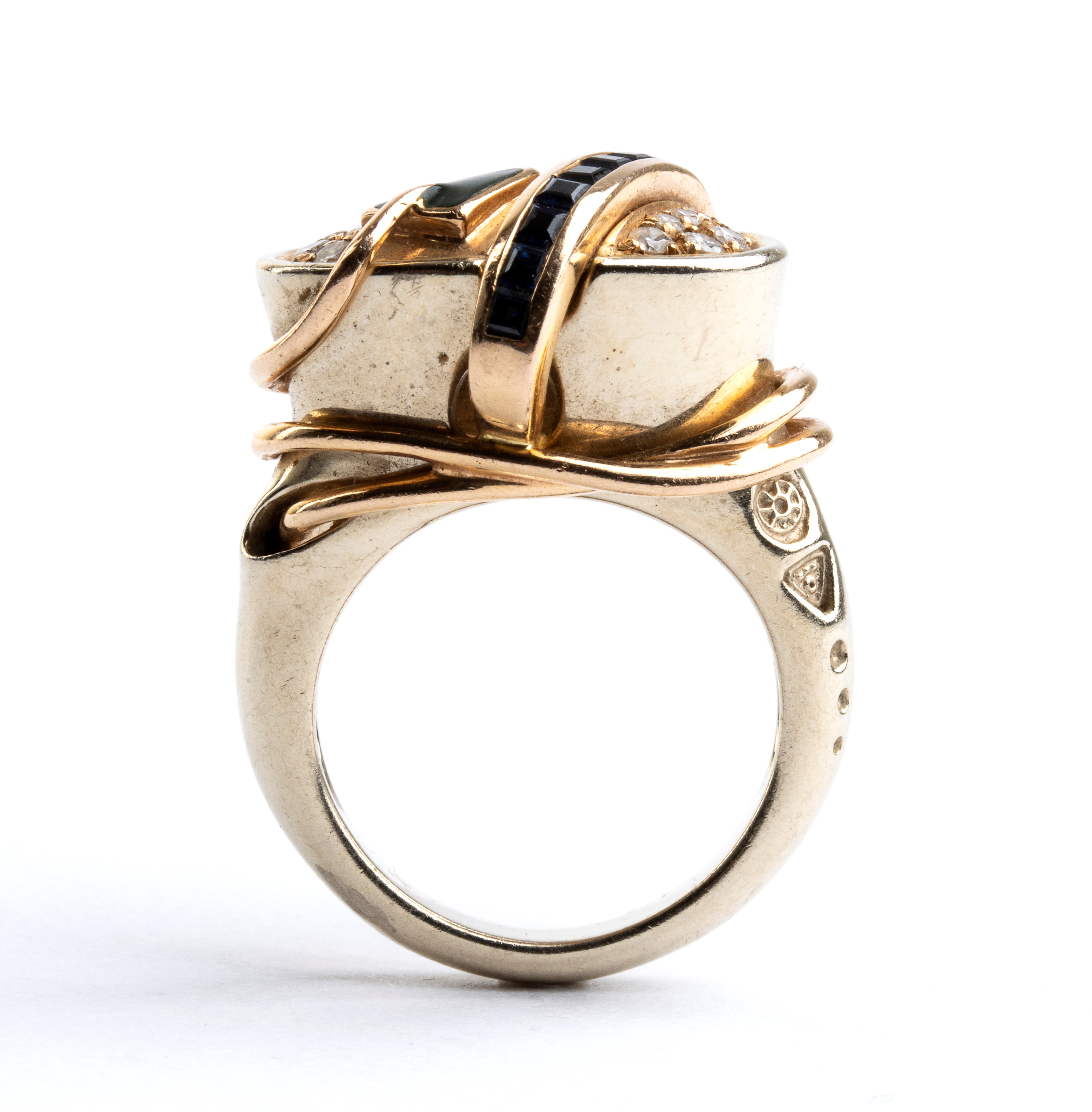 Anello in oro, diamanti, tsavorrite e zaffiri