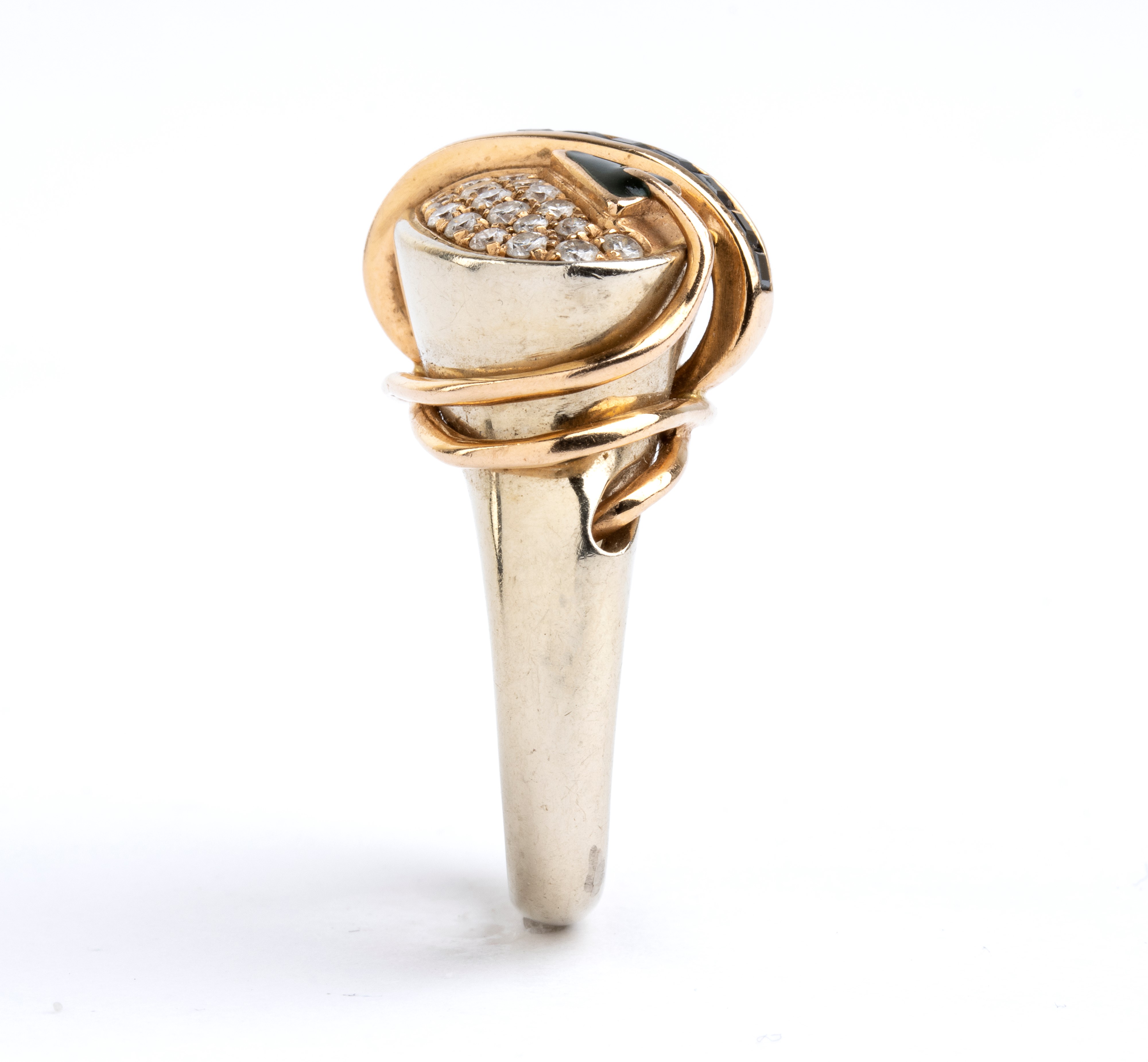 Anello in oro, diamanti, tsavorrite e zaffiri