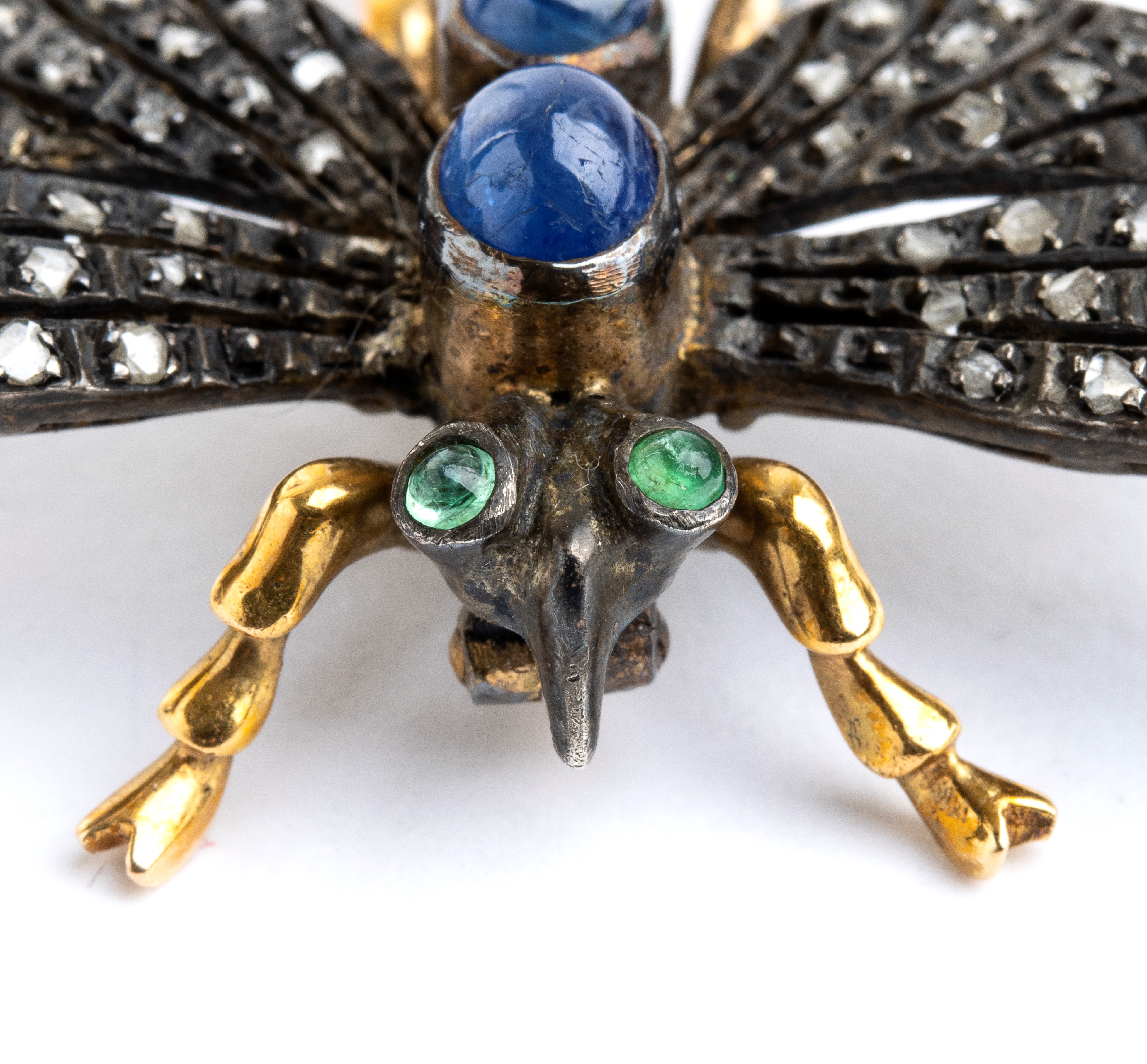 Libellula Art Nouveau, spilla in oro giallo e argento con diamanti, zaffiri e smeraldi (inizio XX...