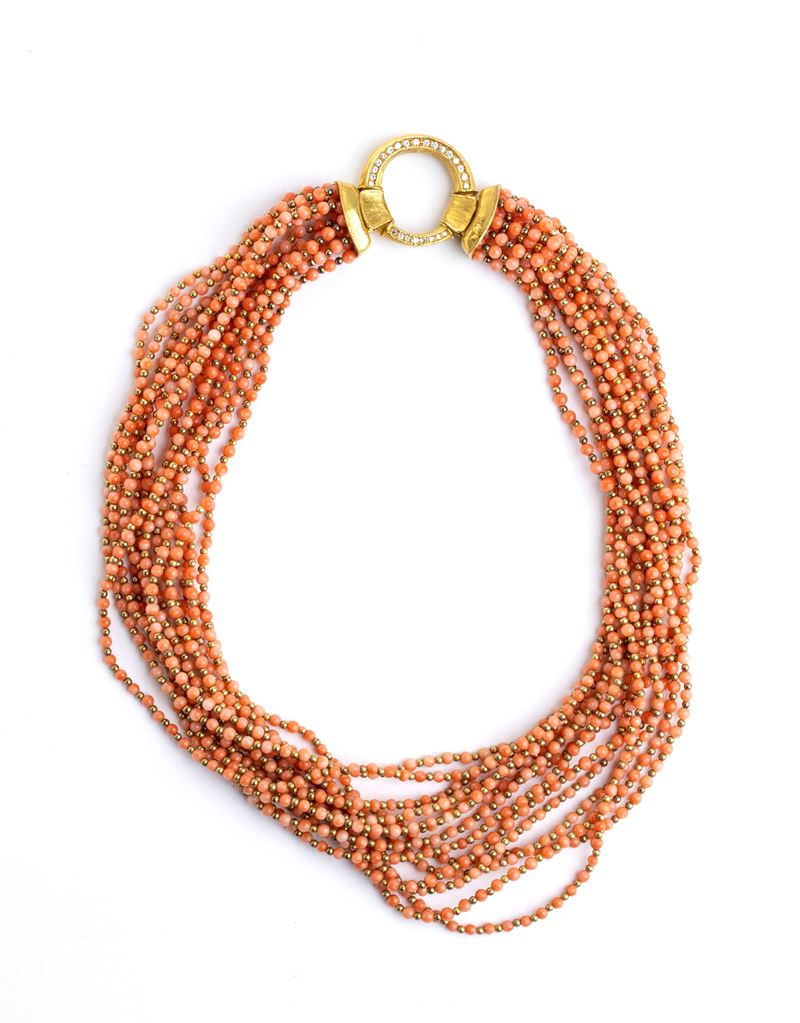 Collana in oro giallo 18k, diamanti e corallo (Corallium elatius) con anelli di fermo